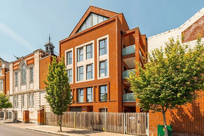 2 Bedroom Flat For Sale In Salisbury Street, Acton, W3