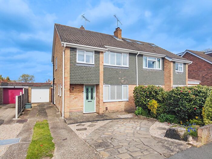 3 Bedroom Semi-detached House For Sale In Farm View, Yateley, Hampshire, GU46