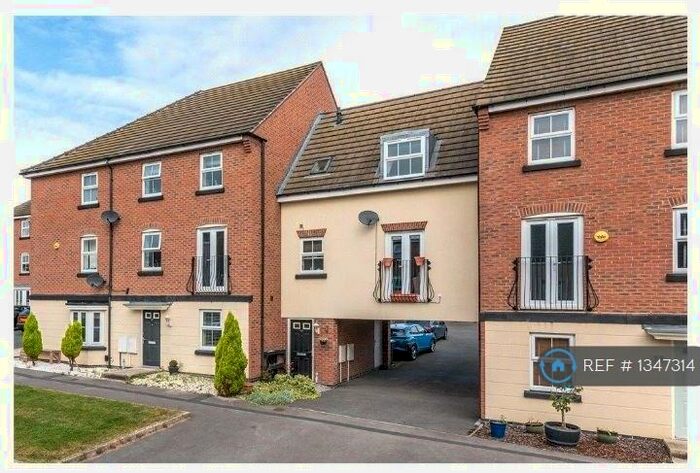 2 Bedroom Terraced House To Rent In Blenkinsop Way, Leeds, LS10