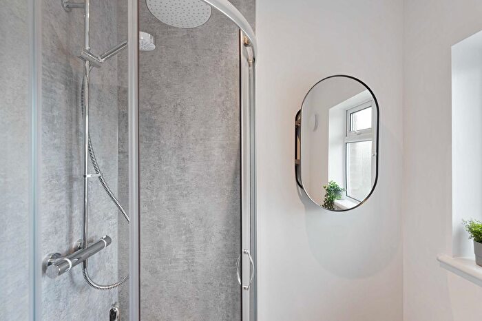 5 Bedroom Semi-Detached House To Rent In Campbell Street, Bristol, BS2