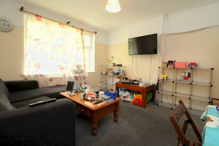 3 Bedroom Flat To Rent In The Drive, Longstone Avenue, London, NW10