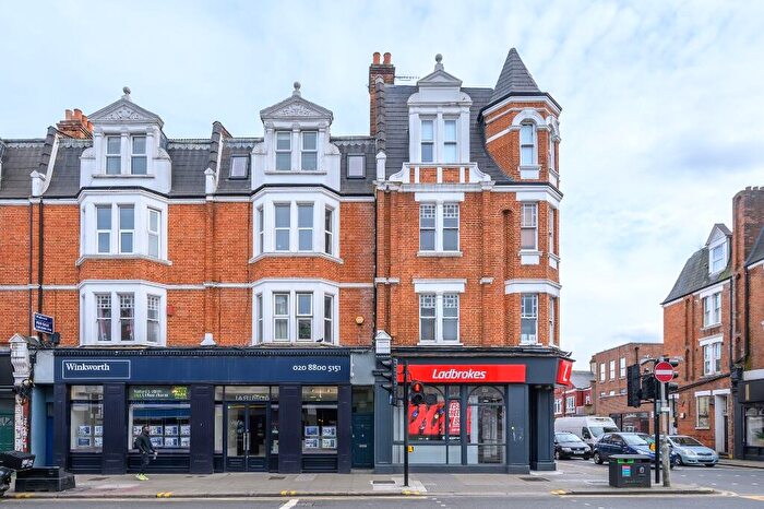 2 Bedroom Flat For Sale In Grand Parade, Green Lanes, London, N4