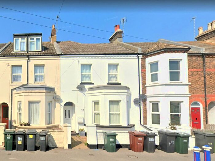 1 Bedroom Maisonette To Rent In Ashford Road, Eastbourne, BN21