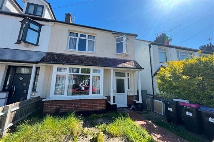 3 Bedroom Semi-Detached House To Rent In Seaforth Avenue, SS2