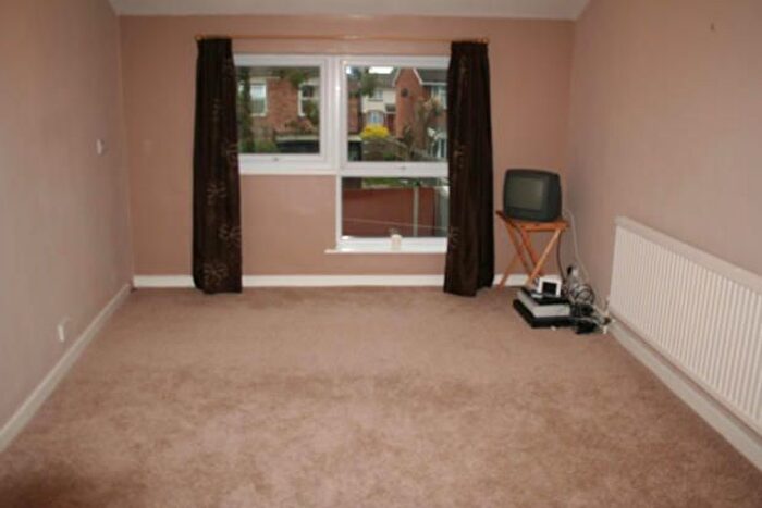 1 Bedroom Flat To Rent In Huxley Close, Uxbridge, UB8