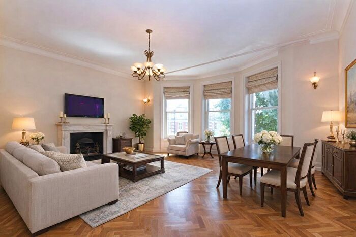 2 Bedroom Flat To Rent In Old Brompton Road, Earls Court, SW5