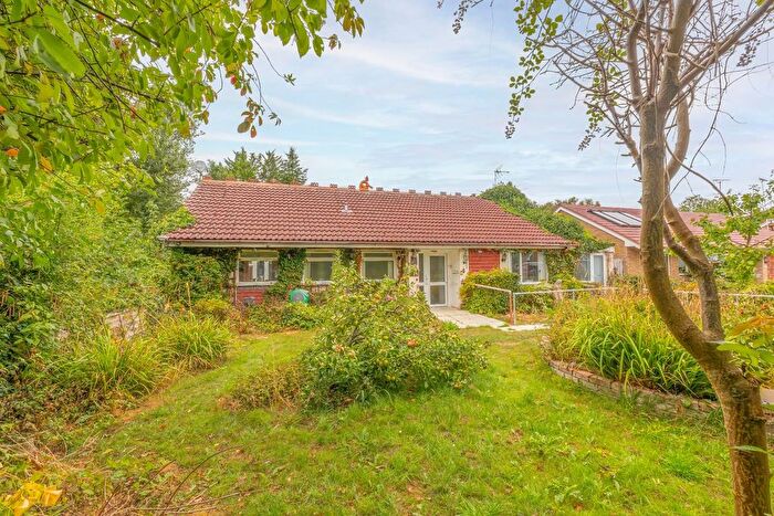 2 Bedroom Detached Bungalow For Sale In Kingsmead, Edlesborough, LU6