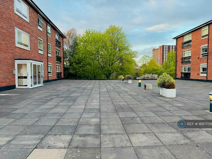 2 Bedroom Flat To Rent In Maresfield, Croydon, CR0