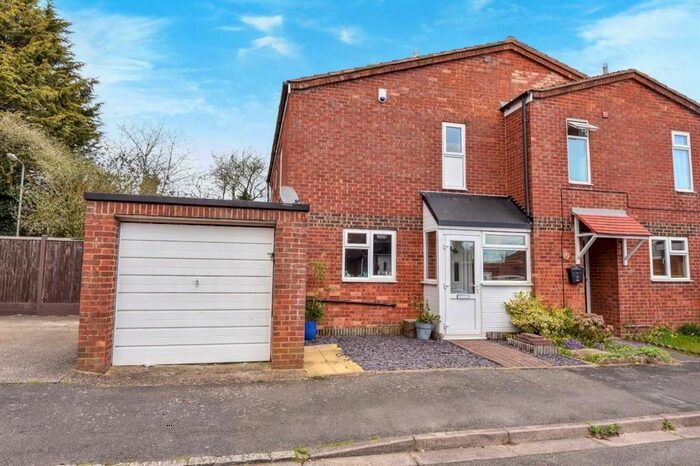 4 Bedroom Semi-Detached House To Rent In Redman Road, High Wycombe, HP12