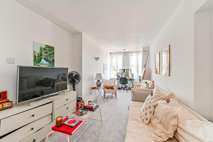 Studio To Rent In Este Road, Clapham Junction, London, SW11