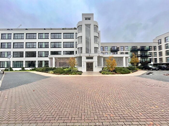 2 Bedroom Flat To Rent In Truscon House. Carnation Gardens, Hayes, UB3