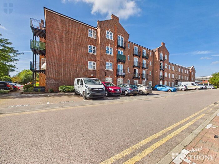 2 Bedroom Flat For Sale In Coxhill Way, Aylesbury, HP21