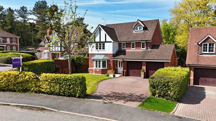 6 Bedroom Detached House For Sale In Franklin Drive, Blythe Bridge, ST11