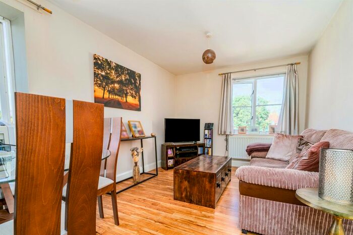 1 Bedroom Flat To Rent In Ludwick Way, Welwyn Garden City, AL7