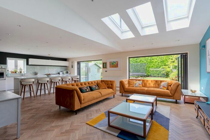 4 Bedroom Flat To Rent In Manor Way, Egham, TW20
