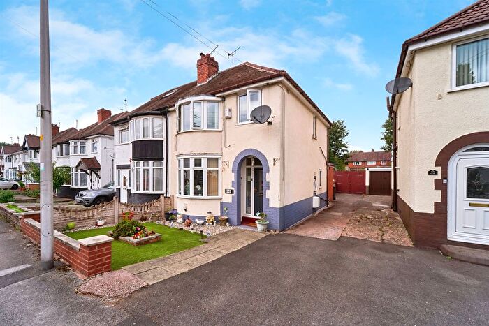 3 Bedroom Semi-detached House For Sale In Whitgreave Street, West Bromwich, B70