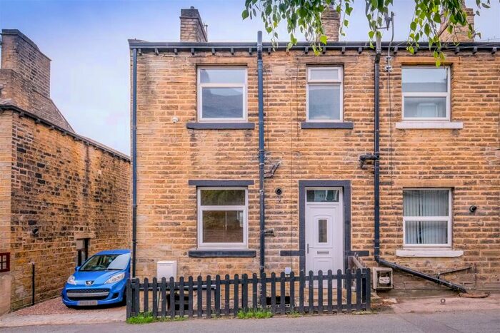3 Bedroom End Of Terrace House To Rent In Longwood Gate, Huddersfield, HD3
