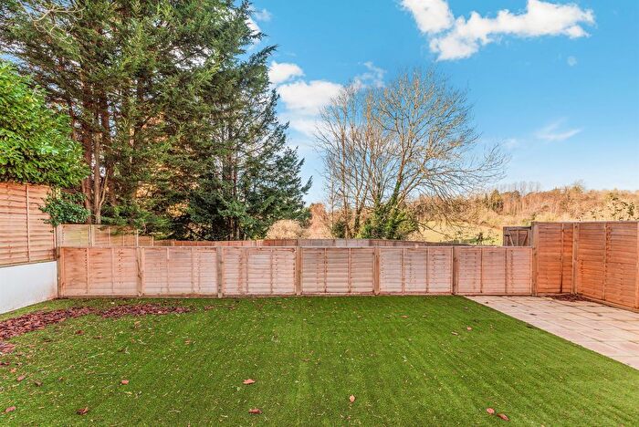 2 Bedroom Flat For Sale In Kingswood Way, Selsdon, South Croydon, CR2