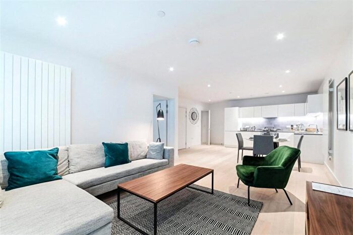 3 Bedroom Apartment To Rent In Endeavour House, Ashton Reach, SE16