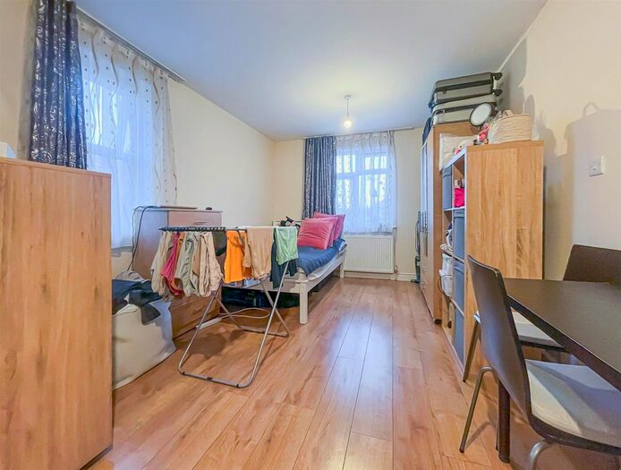 Studio To Rent In Turnpike Lane, London, N8