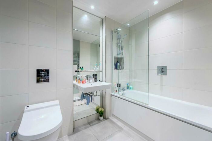 2 Bedroom Flat For Sale In Valetta House, Vista, Chelsea Bridge, Battersea Park, London, SW11