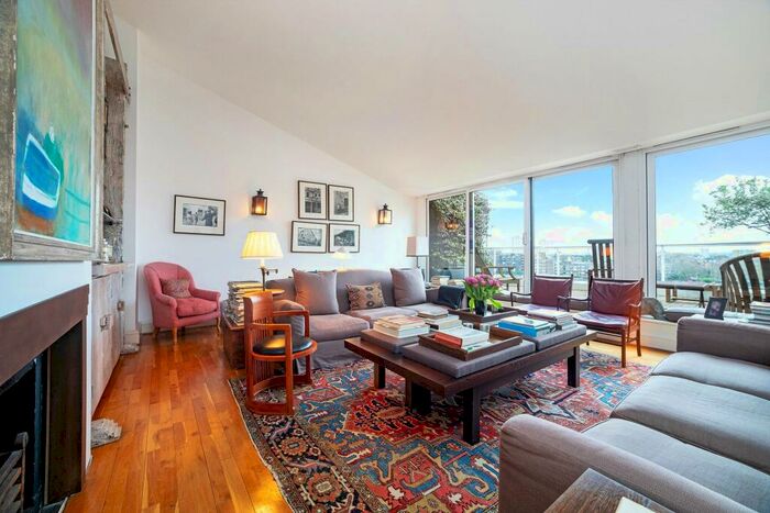 3 Bedroom Apartment For Sale In Chelsea Crescent, SW10