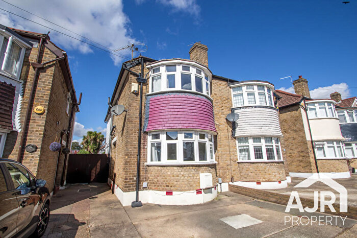 3 Bedroom Semi Detached House To Rent In Brixham Road, Welling, Kent, DA16