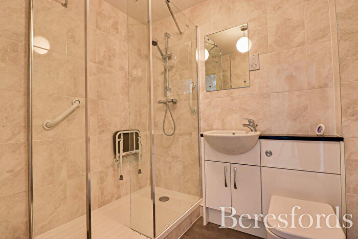 1 Bedroom Bungalow For Sale In Crescent Road, Heybridge, CM9