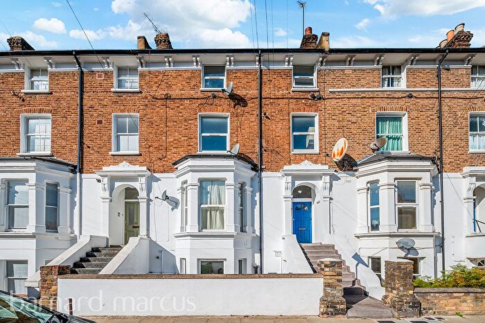 1 Bedroom Flat For Sale In Oaklands Grove, London, W12