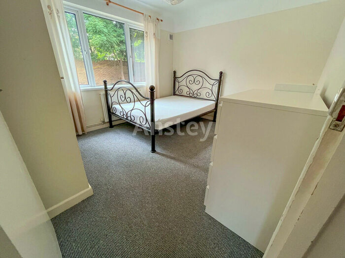 2 Bedroom Flat To Rent In Milton Road, Southampton, SO15