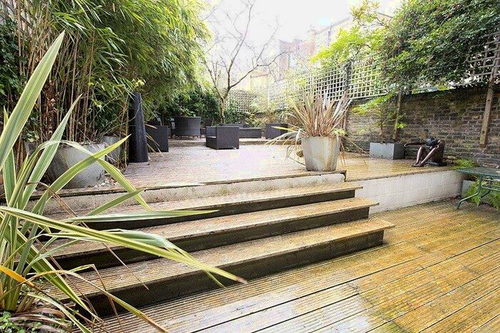 2 Bedroom Apartment To Rent In Redcliffe Gardens, London, Uk, SW10