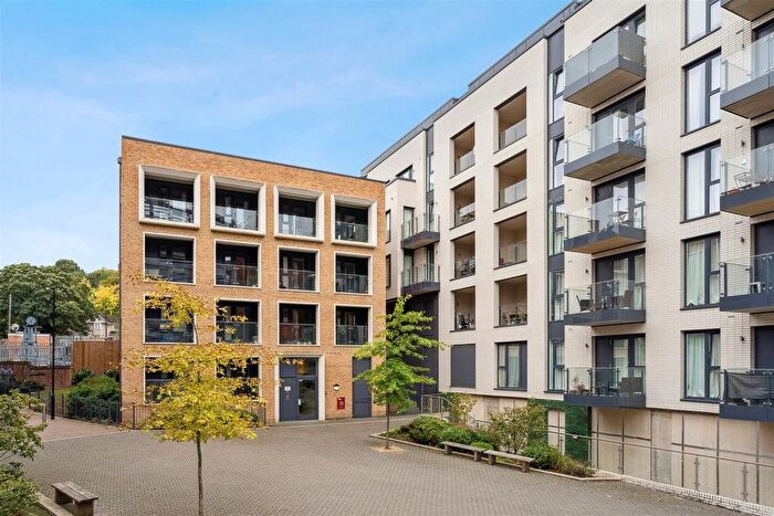 1 Bedroom Flat For Sale In Walk Of Town, High Wycombe, HP11
