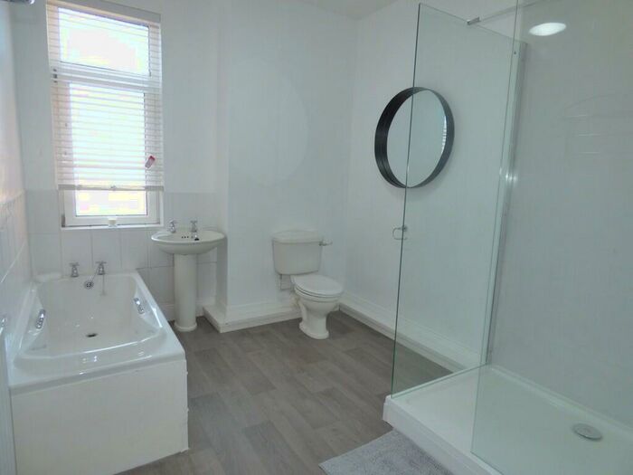 2 Bedroom Flat To Rent In East View, Wideopen, NE13