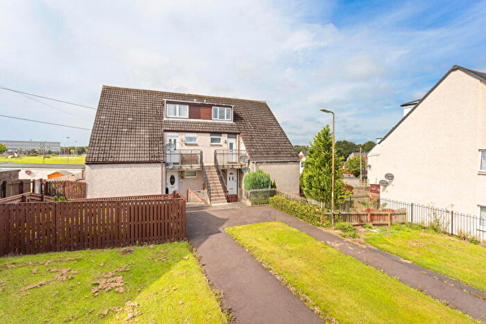 3 Bedroom Maisonette For Sale In Loch Trool Way, Whitburn, EH47