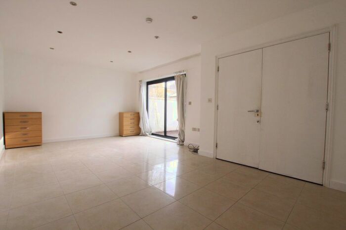 4 Bedroom Detached House To Rent In Tavistock Mews, Holloway, N19