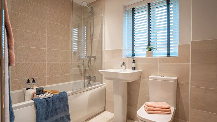 4 Bedroom Semi-Detached House For Sale In Collinson Ln, Newark, NG24