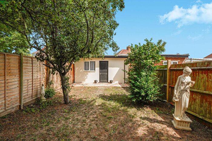 4 Bedroom Semi Detached House For Sale In Chatsworth Crescent, Hounslow, TW3