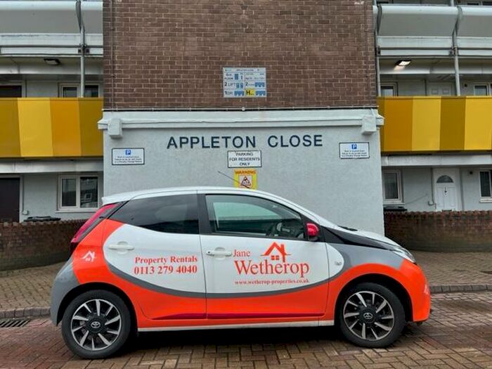 3 Bedroom Flat To Rent In Appleton Close, Leeds, West Yorkshire, LS9