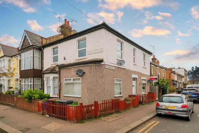 2 Bedroom Flat To Rent In St. Johns Road, London, E17