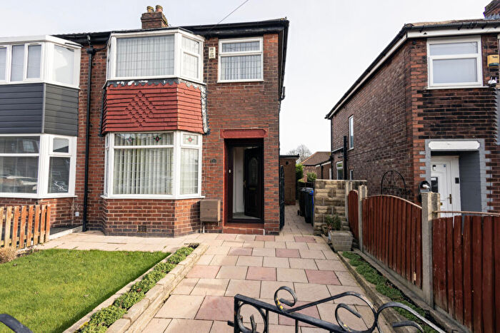 3 Bedroom Semi Detached House For Sale In Lydgate Road, Droylsden, M43