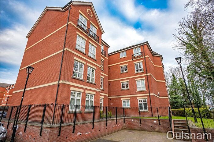 2 Bedroom Flat For Sale In St. Peters Close, Bromsgrove, Worcestershire, B61