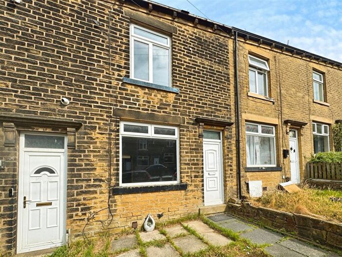 3 Bedroom Terraced House To Rent In Poplar Avenue, Bradford, BD7
