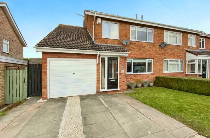 4 Bedroom Semi-Detached House For Sale In Sadler Close, Stratford-upon-Avon, CV37