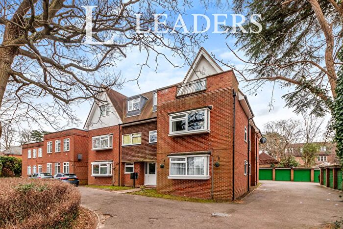 1 Bedroom Flat To Rent In East Lodge, Epsom Road, Leatherhead, KT22