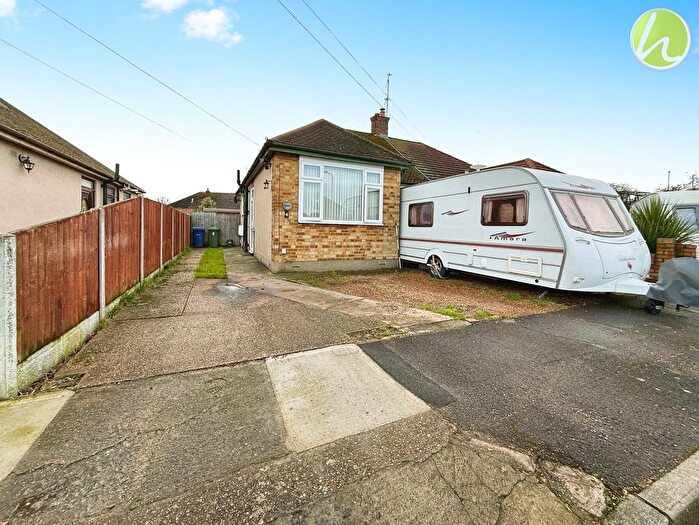2 Bedroom Semi Detached Bungalow For Sale In Rookery Close, Stanford-Le-Hope, SS17