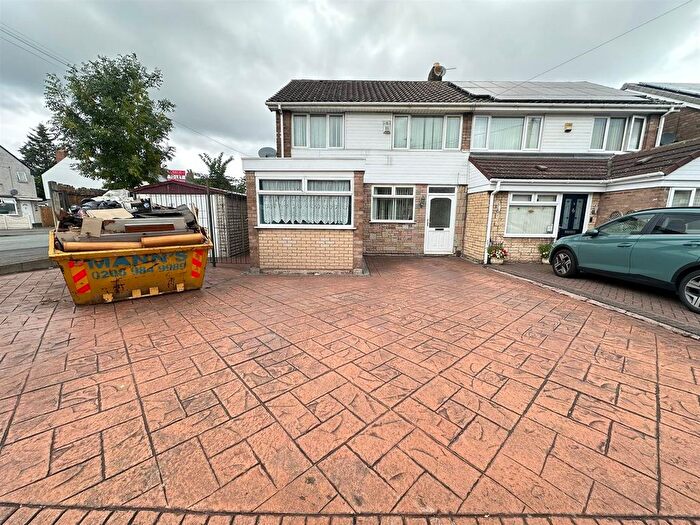 3 Bedroom Semi-Detached House To Rent In Blakedon Road, Wednesbury, WS10