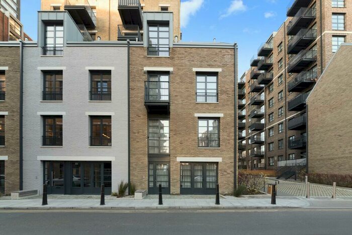 4 Bedroom Town House To Rent In Goodluck Hope, Orchard Place, London, E14
