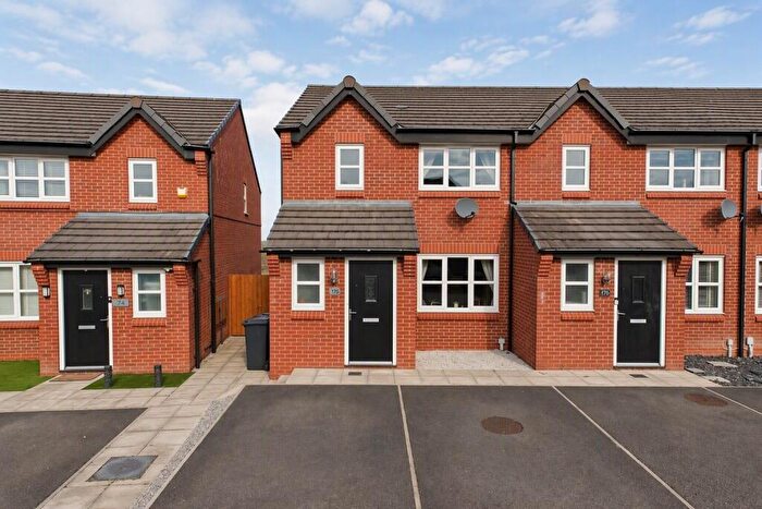 3 Bedroom End Of Terrace House For Sale In Peak Forest Close, Hyde, Greater Manchester, SK14