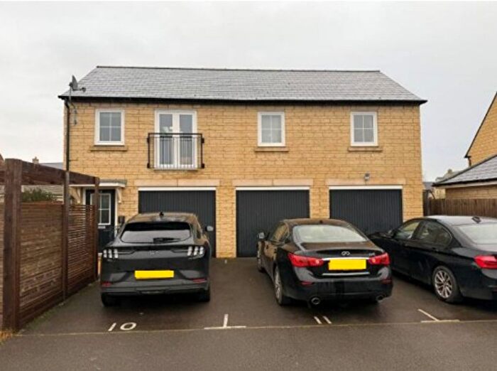 2 Bedroom Detached House For Sale In Crista Place, Carterton, OX18