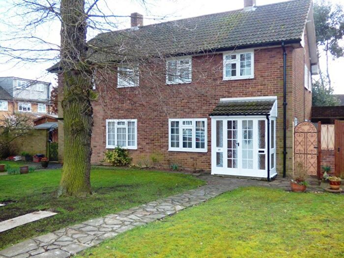 2 Bedroom Semi-Detached House To Rent In Pondfield Lane Brentwood Essex, CM13